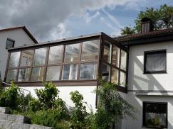 Wintergarten mit Sprossen in braun