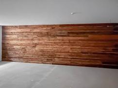 Wand aus Altholz