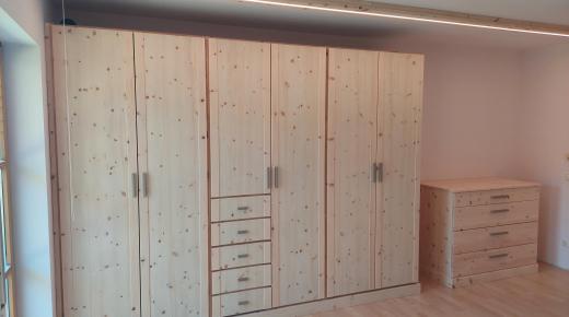 Zirbenschlafzimmer mit Kleiderschrank 