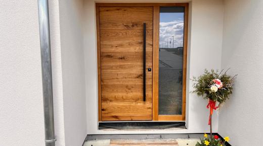 Holzhaustüre mit Seitenteil in Holz