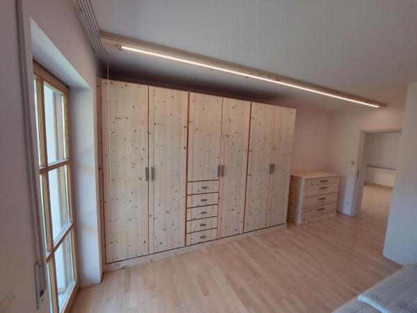 Zirbenschlafzimmer mit Kleiderschrank 