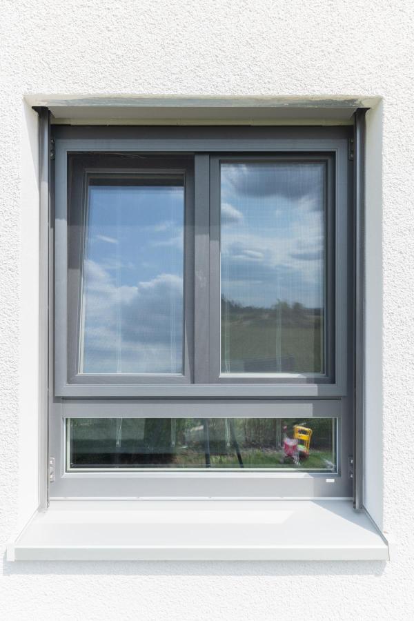 Holz-Aluminium-Fenster in anthrazit 