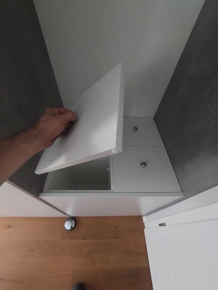 Wäscheabwurf in Top Weiß - Stollen in Beton Perlgrau