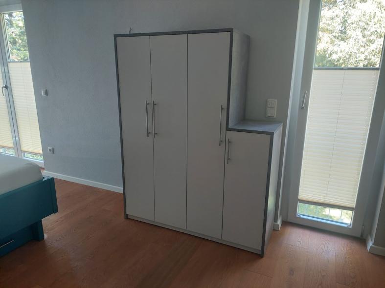 Holzschrank Grau Weiß