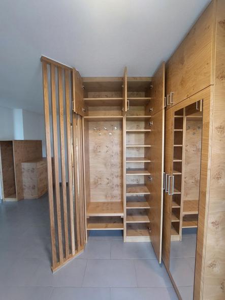 Holzschrank