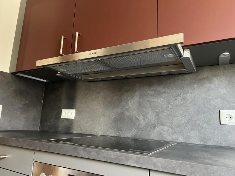 Einbau Küche grau mit weinrot 9